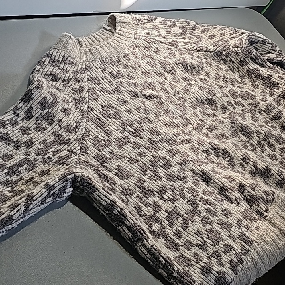 Old Navy large cream and gray leopard print crew neck sweater - Picture 5 of 7
